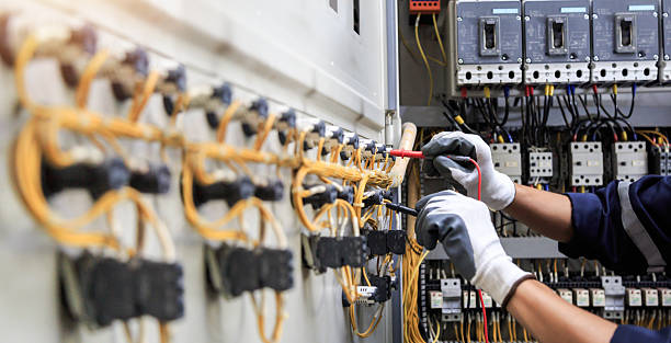Professional Electrician technician working in North Alamo, TX